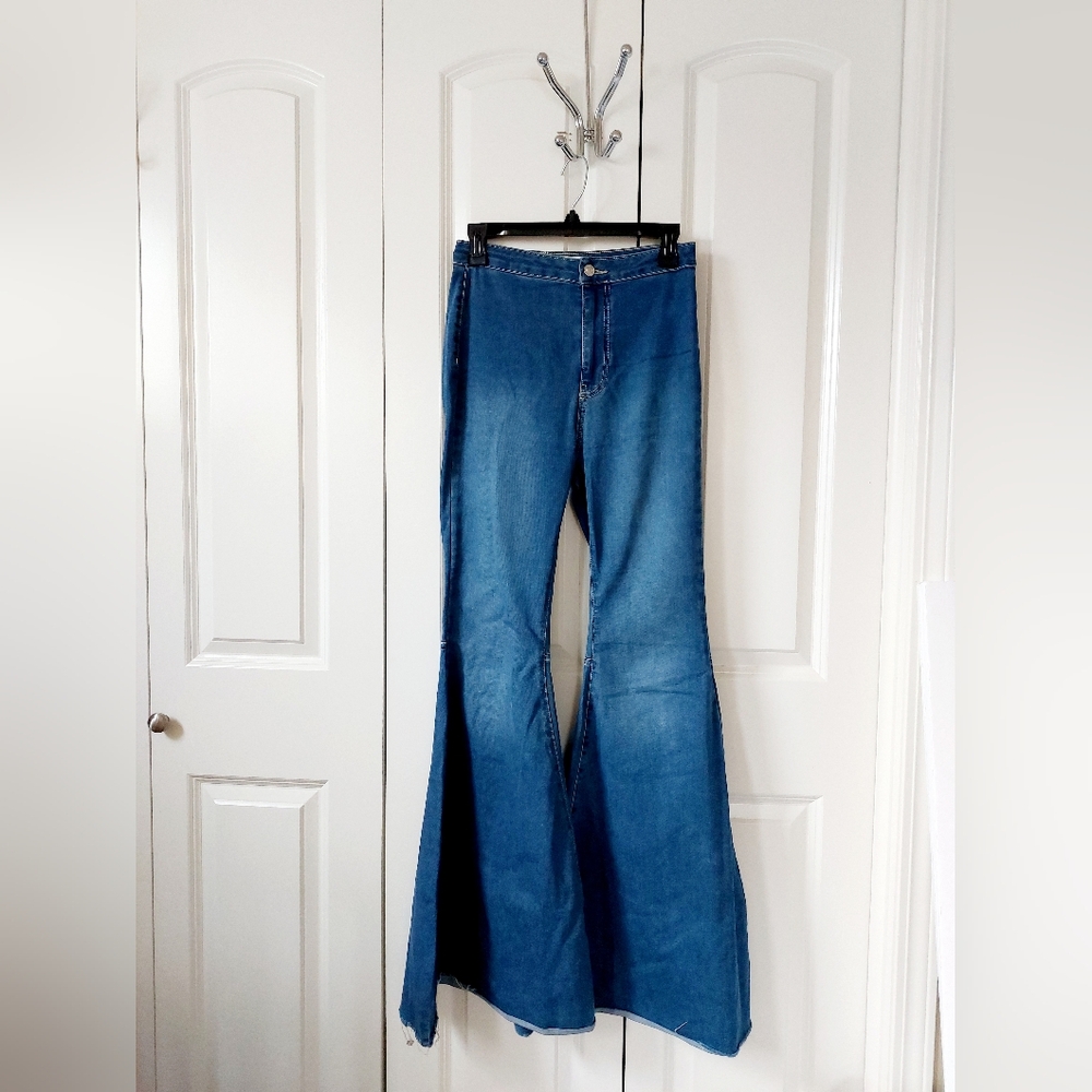 Medium Wash Elephant Bell Bottoms‎ size 27 We the Free OB826353 - Picture 2 of 9